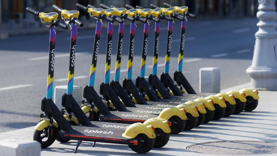 E-Scooter auf dem Gehweg